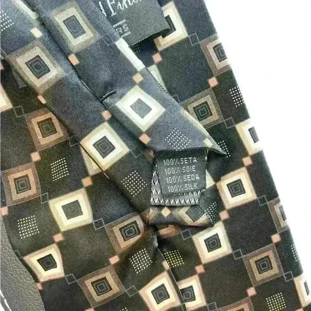 Kilburne and Finch Fine Clothiers Men’s Silk Tie. Black, tan, brown and White - Picture 2 of 5